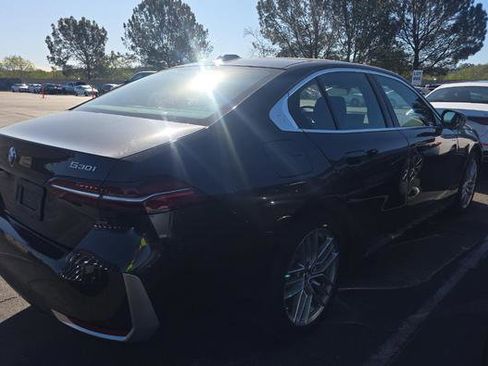 Used 2025 BMW 530i xDrive image 3