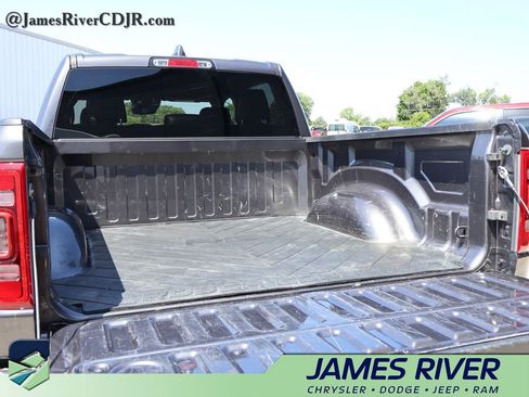 Used 2024 RAM 1500 Laramie AWD/4WD image 15