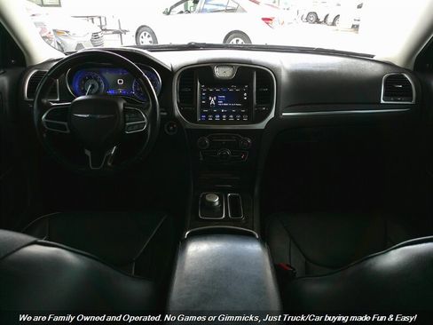 Used 2019 Chrysler 300 Limited image 33