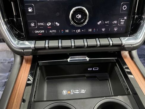 Used 2025 GMC Yukon XL Denali image 40