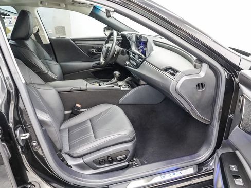 Used 2025 Lexus ES 300h w/ Accessory Package (Z2) FWD image 17