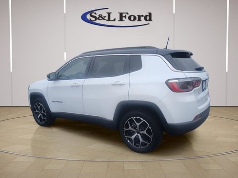 Used 2025 Jeep Compass Limited AWD/4WD image 3