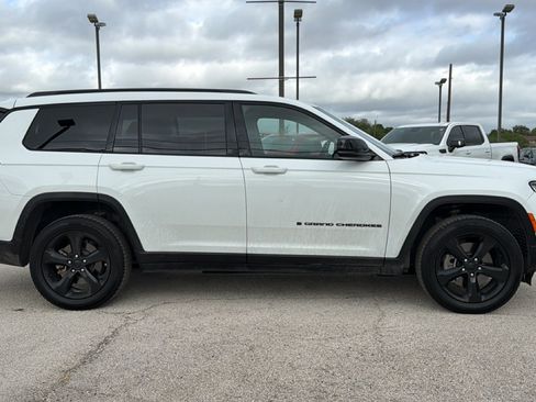 Used 2023 Jeep Grand Cherokee L Laredo AWD/4WD image 2