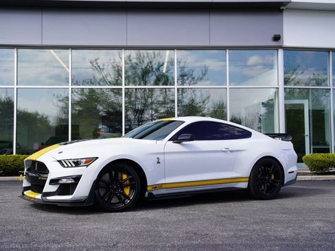 Used 2022 Ford Mustang Shelby GT500 w/ Technology Package RWD image 2