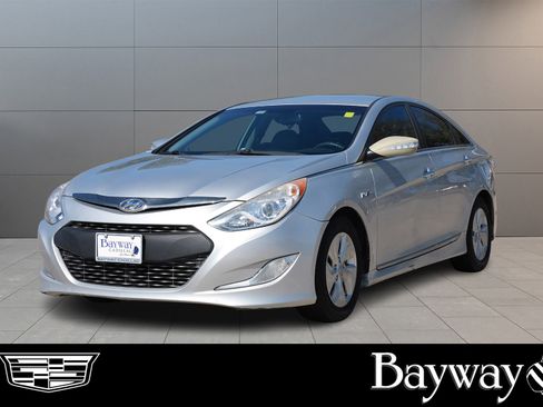 Used 2013 Hyundai Sonata Hybrid image 1