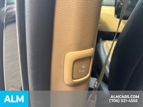 Used 2019 Kia Sedona EX image 16