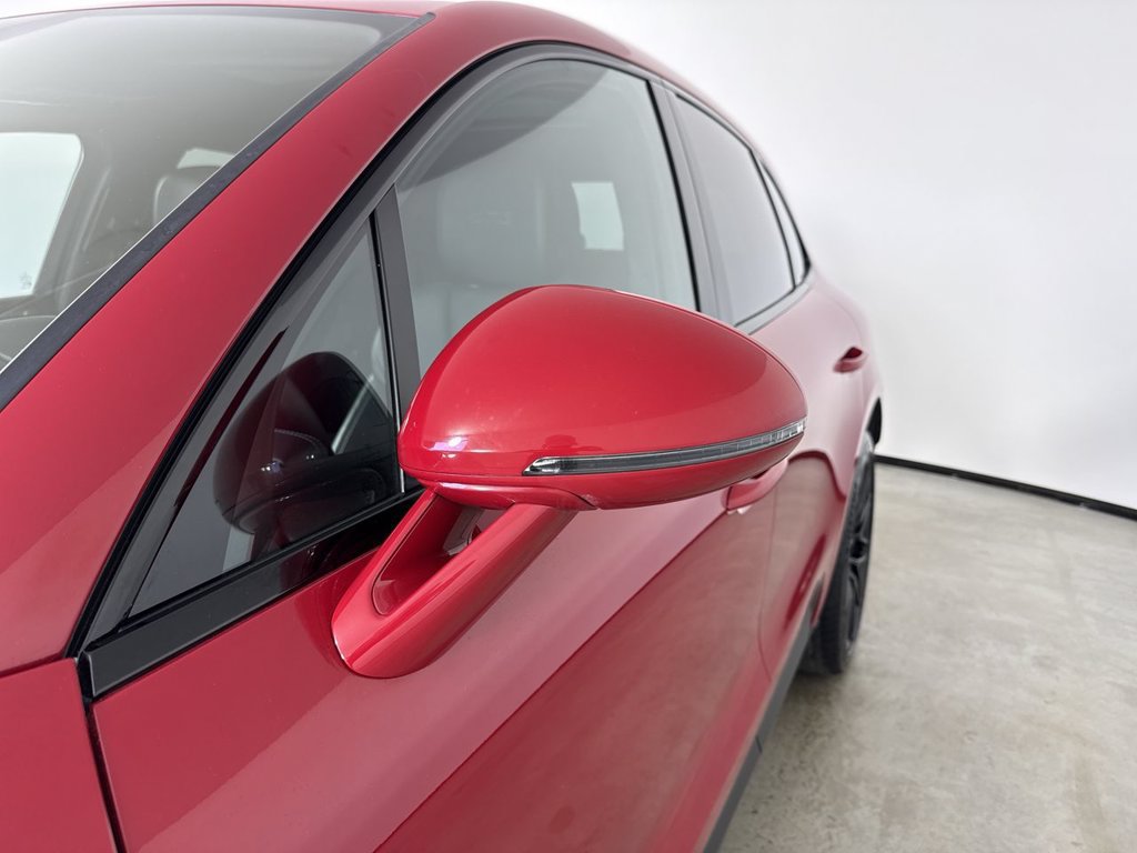 Certified 2024 Porsche Macan GTS AWD/4WD image 12