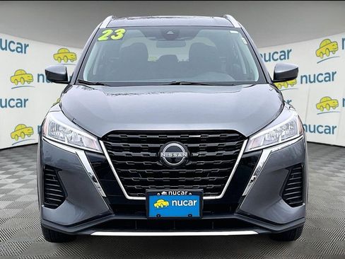 Used 2023 Nissan Kicks SV image 2
