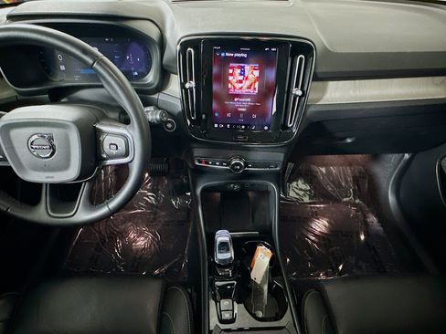 Used 2024 Volvo XC40 B5 Plus w/ Climate Package image 27