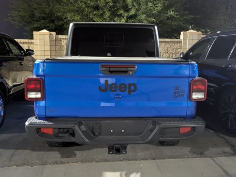 Used 2022 Jeep Gladiator Sport AWD/4WD image 5