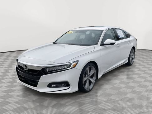 Used 2018 Honda Accord Touring image 16