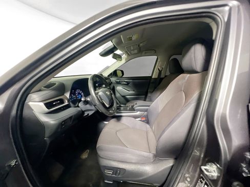 Used 2023 Toyota Highlander LE FWD image 14