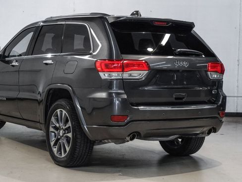 Used 2017 Jeep Grand Cherokee Overland w/ Jeep Active Safety Group RWD image 15