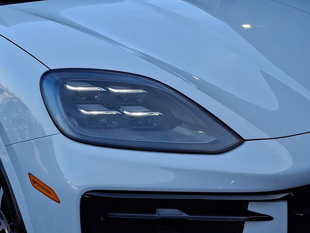 Certified 2026 Porsche Cayenne E-Hybrid Coupe AWD/4WD image 11