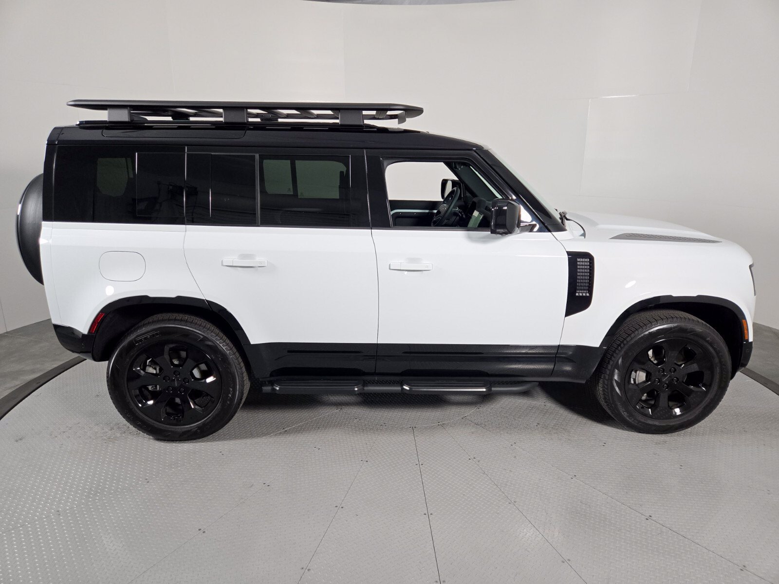 Used 2026 Land Rover Defender 110 X-Dynamic SE AWD/4WD image 6