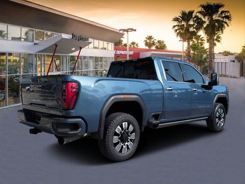 Used 2024 GMC Sierra 3500 Denali w/ Denali Reserve Package AWD/4WD image 3
