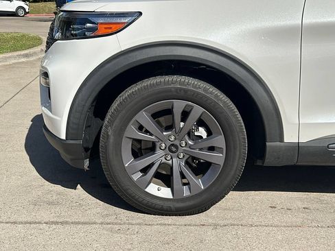 Used 2022 Ford Explorer XLT w/ Equipment Group 202A RWD image 26