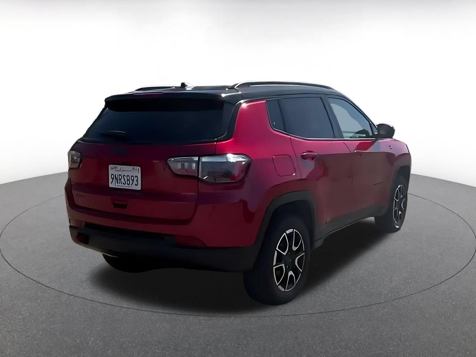 Used 2025 Jeep Compass Trailhawk AWD/4WD image 12