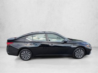 Used 2025 Nissan Altima 2.5 SV FWD video 4