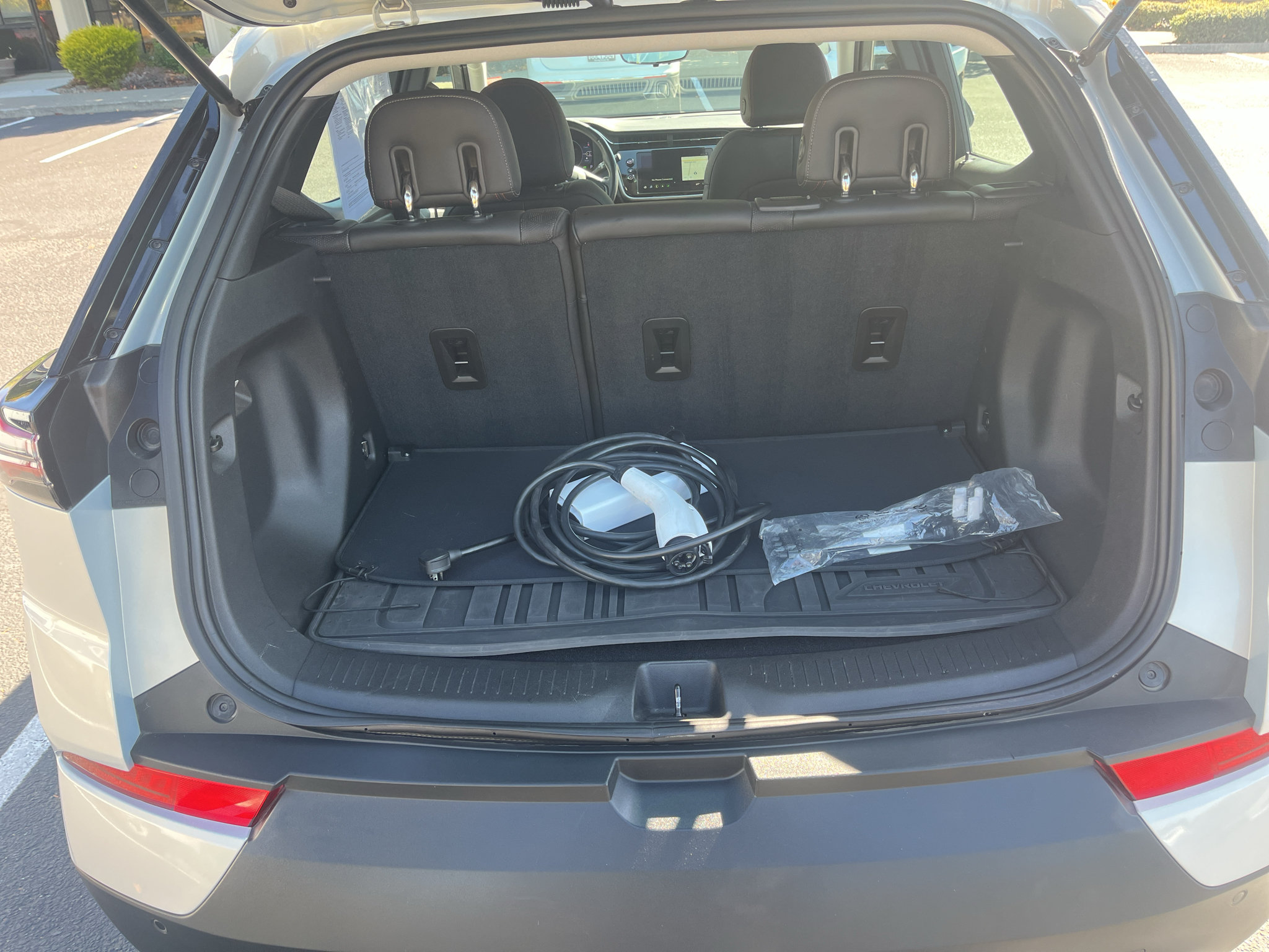 Used 2023 Chevrolet Bolt EUV Premier w/ Sun & Sound Package FWD image 7