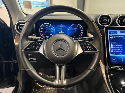 Used 2025 Mercedes-Benz GLC 350e 4MATIC image 11