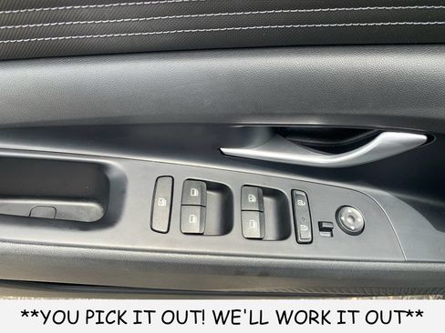 Used 2023 Hyundai Elantra SEL w/ Convenience Package FWD image 12