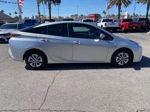 Used 2016 Toyota Prius Four FWD image 4