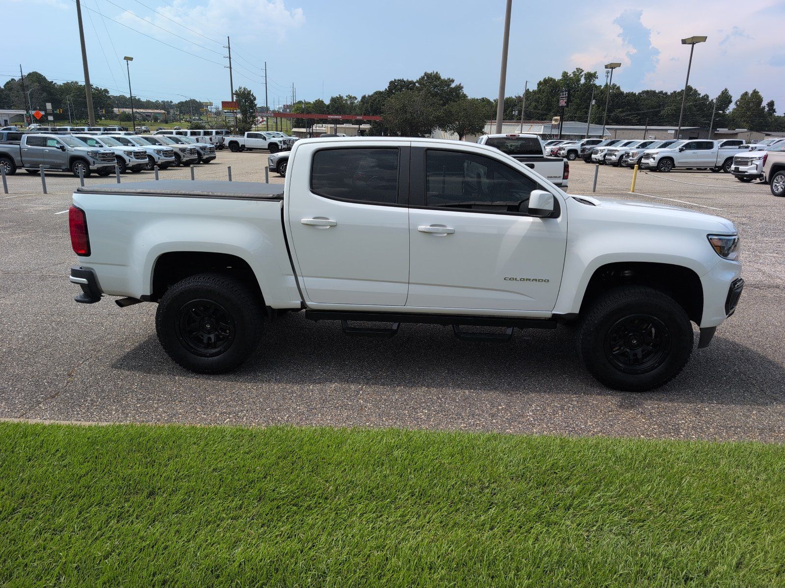 Used 2021 Chevrolet Colorado W/T w/ Custom Special Edition RWD image 8