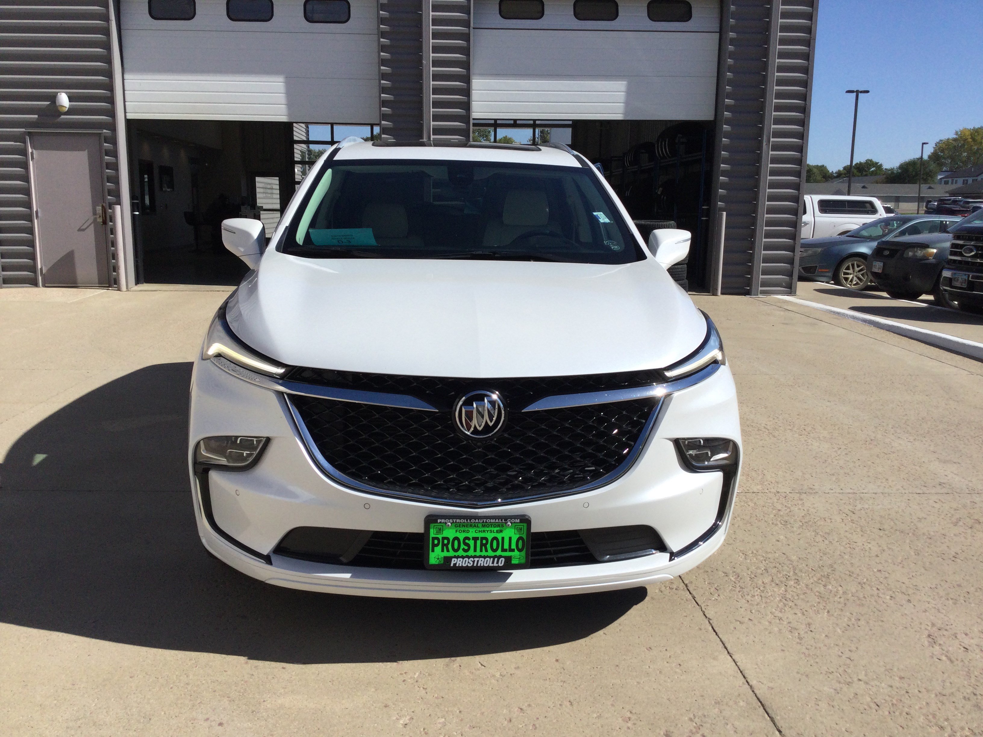 Used 2023 Buick Enclave Avenir w/ Avenir Technology Package AWD/4WD image 3