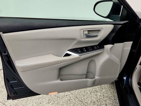 Used 2017 Toyota Camry LE image 10