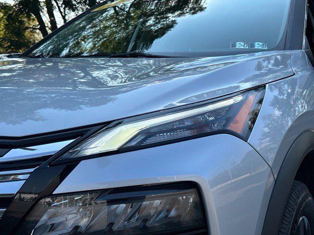 Used 2025 Nissan Rogue SV AWD/4WD image 10