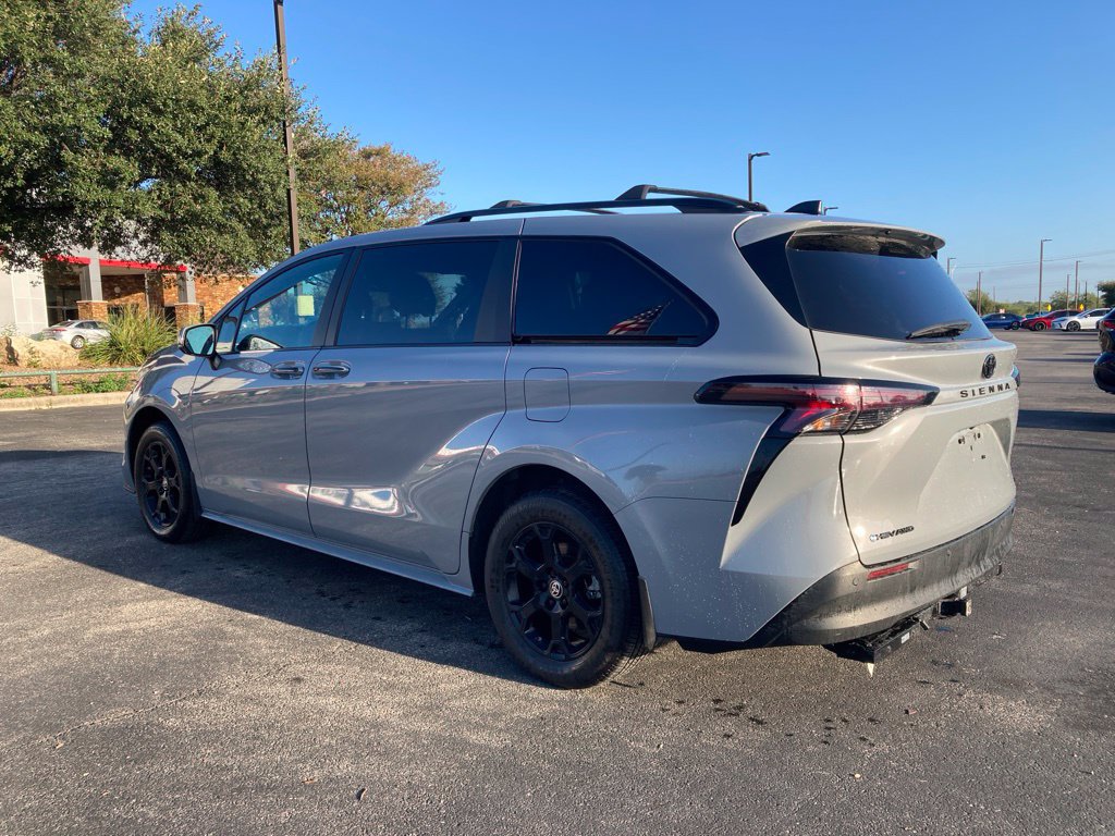 Certified 2025 Toyota Sienna XLE Woodland Edition AWD/4WD image 5