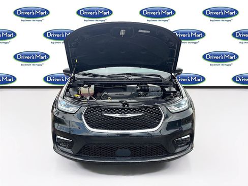 Used 2023 Chrysler Pacifica Touring-L FWD image 32