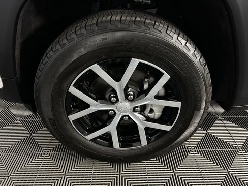 Certified 2024 Jeep Grand Cherokee Limited image 11