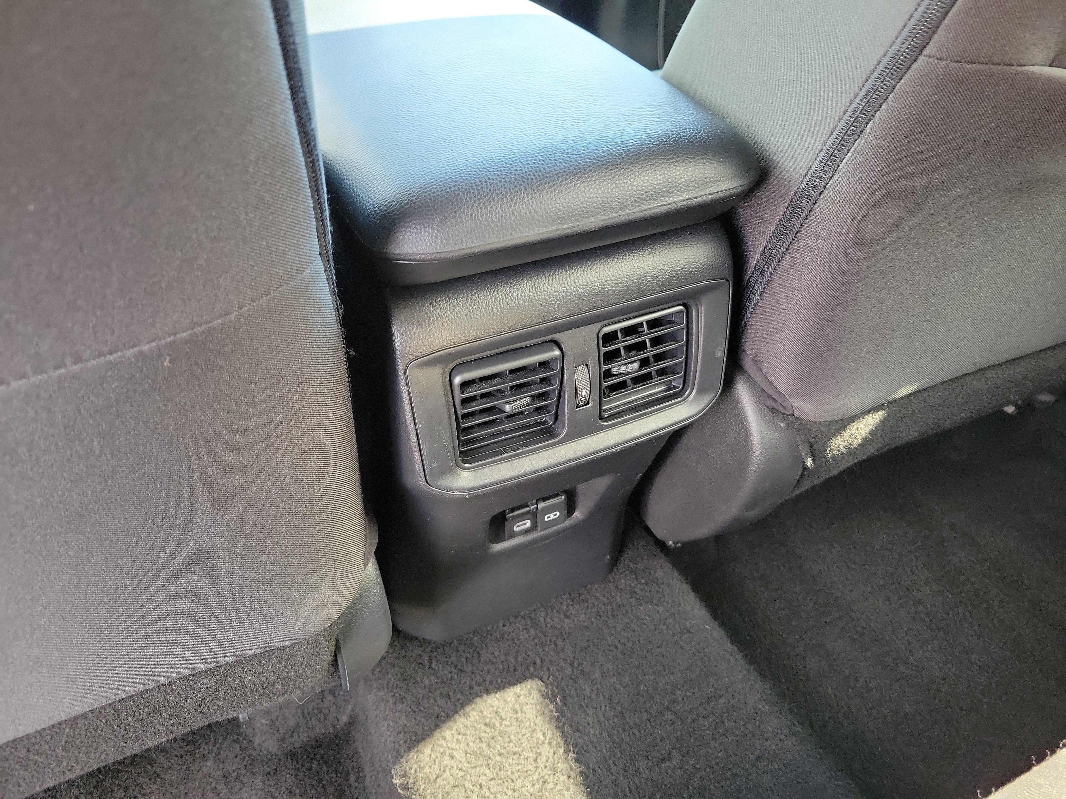 Used 2024 Toyota RAV4 XLE FWD image 12