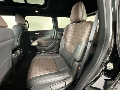 New 2025 Nissan Armada Platinum image 28