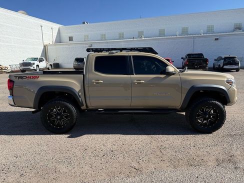 Used 2018 Toyota Tacoma TRD Off-Road AWD/4WD image 4