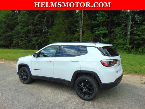 Certified 2025 Jeep Compass Latitude w/ Convenience Group AWD/4WD image 8