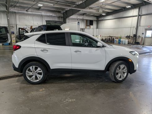 Used 2024 Buick Encore GX Preferred w/ Comfort Package AWD/4WD image 2