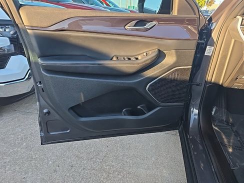 Used 2022 Jeep Grand Cherokee Altitude image 12