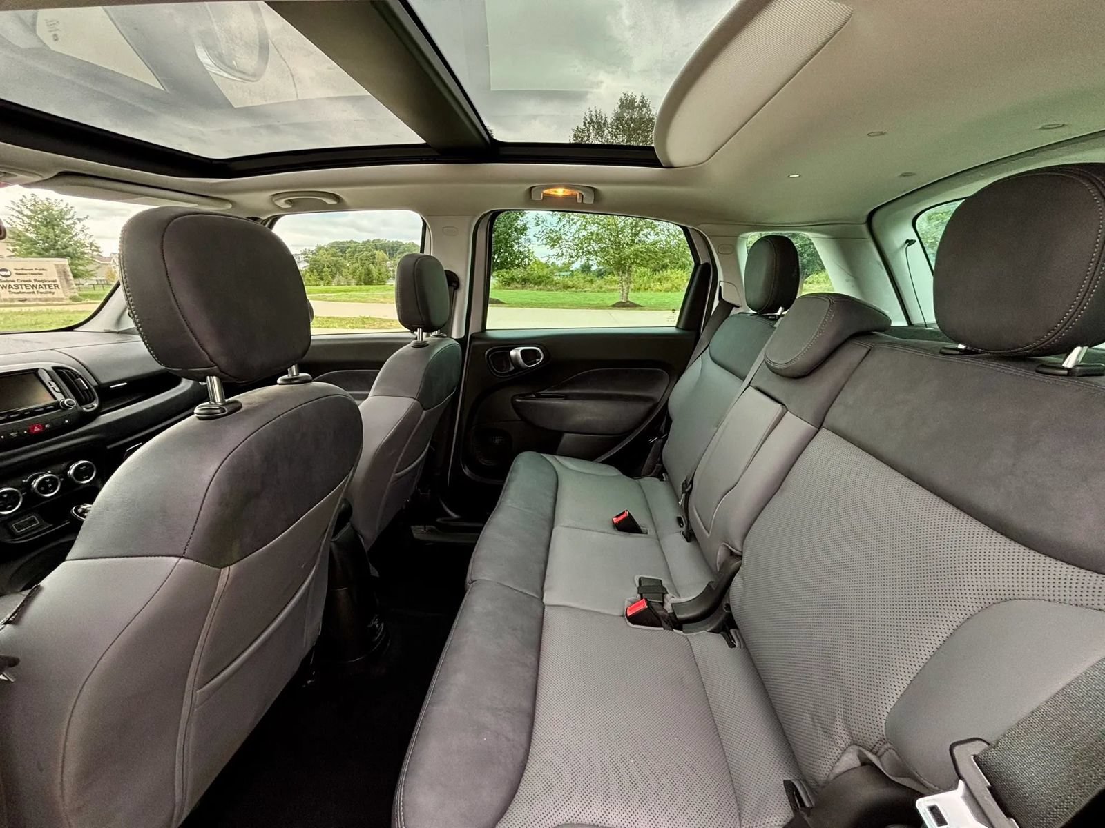 Used 2017 FIAT 500L Lounge w/ Premium Package FWD image 15