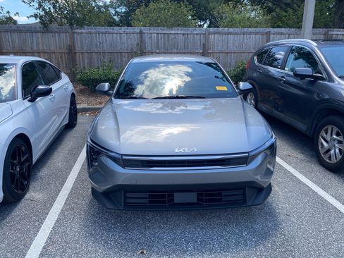 Used 2025 Kia K4 FWD image 2