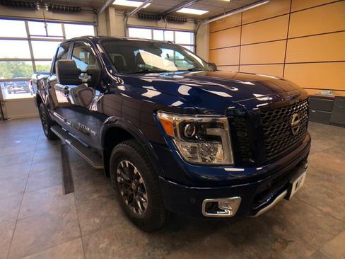 Used 2018 Nissan Titan PRO-4X w/ Pro-4x Convenience Package AWD/4WD image 1