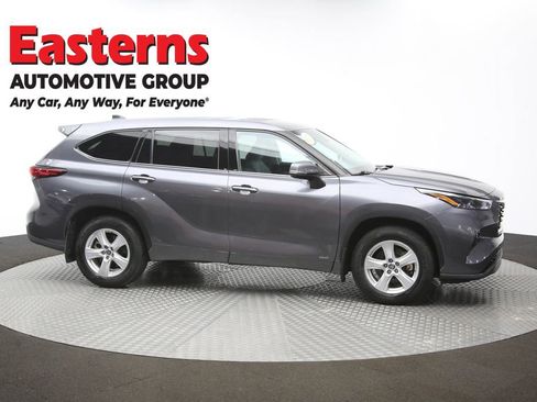 Used 2022 Toyota Highlander LE image 47