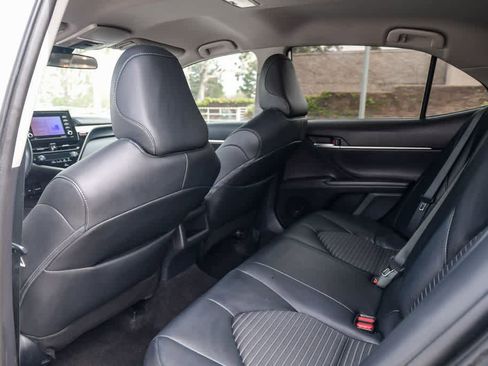 Used 2023 Toyota Camry SE w/ Cold Weather Package image 18