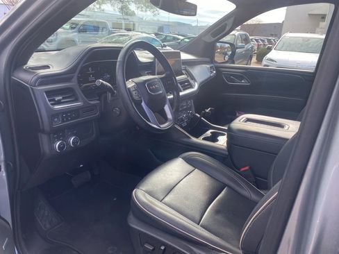 Certified 2024 GMC Yukon XL SLT w/ SLT Luxury Package image 11