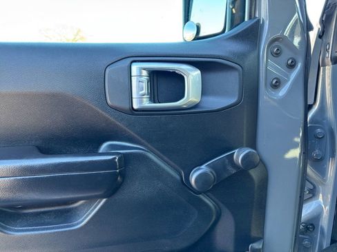 Used 2021 Jeep Wrangler Sport image 16