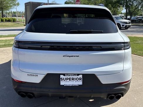 Used 2025 Porsche Cayenne AWD/4WD image 5