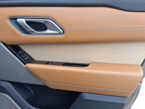 Used 2018 Land Rover Range Rover Velar R-Dynamic SE image 29