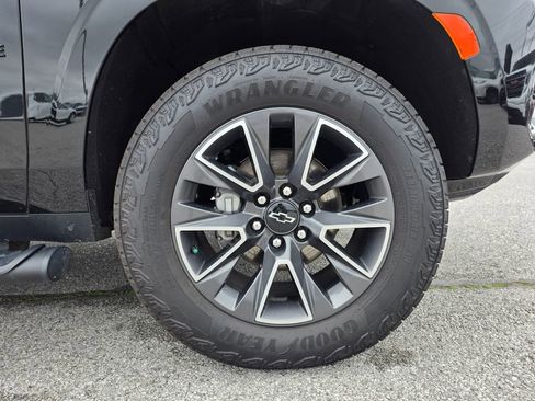 Used 2024 Chevrolet Tahoe Z71 w/ Luxury Package image 30